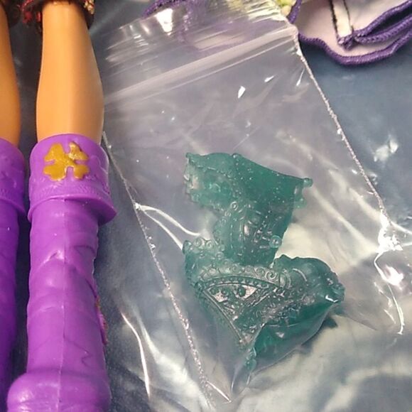 Monsters High Clawdeen Wolf with Purple Boots and Accessories - Picture 2 of 6